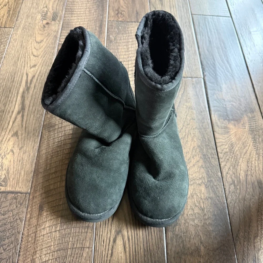 UGG Australia Classic Short Black Suede Shearling Boots Womens Size 10 5825